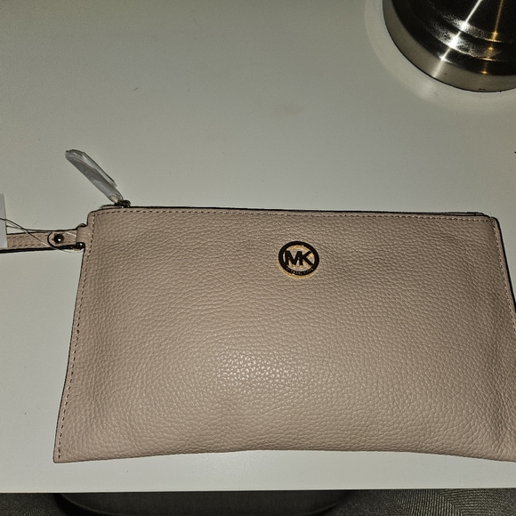 Pale Pink Micheal Kors Clutch - Picture 3 of 3